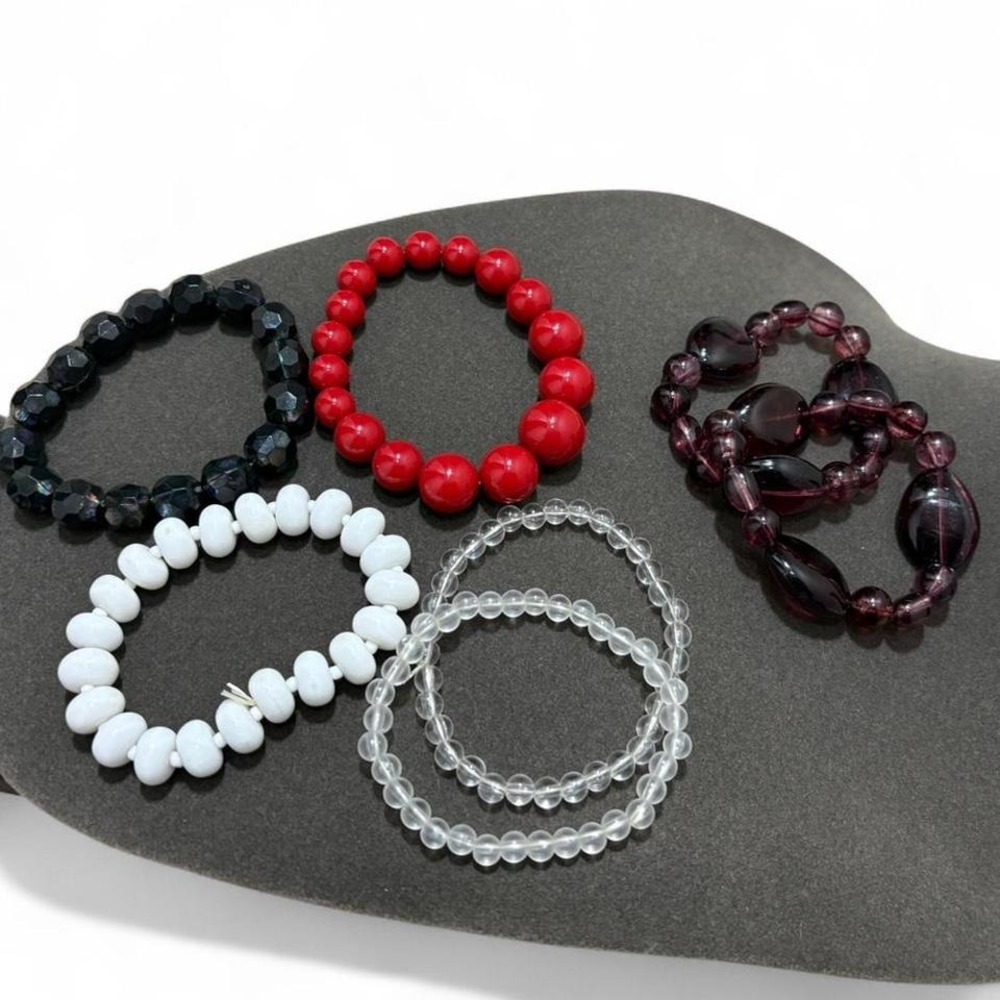 Multi-coloured mixed elastic beaded bracelets -Lot of 7